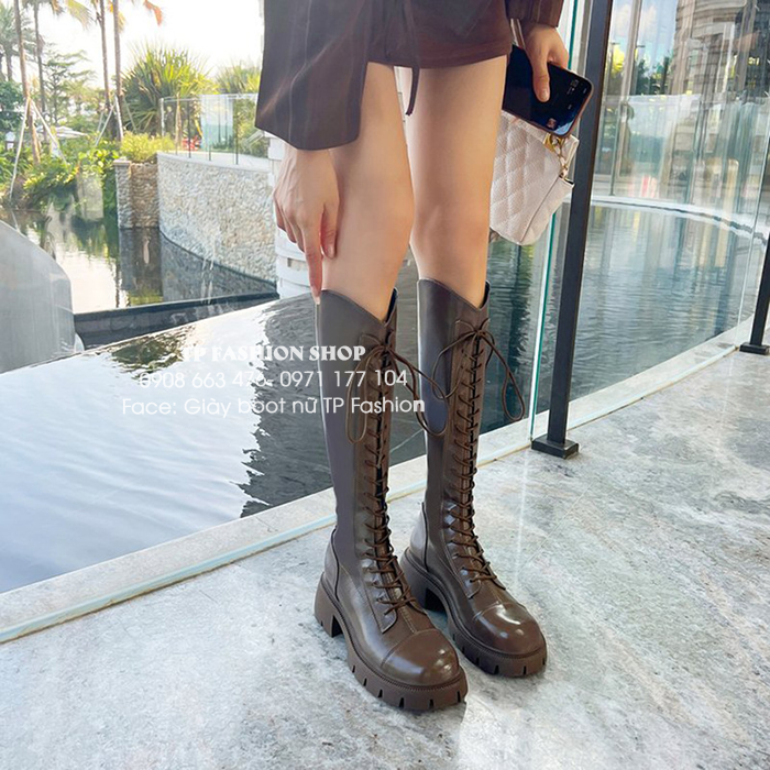 Giày boot nữ cao dưới gối CỘT DÂY ÔM CHÂN màu NÂU, ĐẾ THẤP 5cm cổ xẻ chữ V cho style CÁ TÍNH GCC10C
