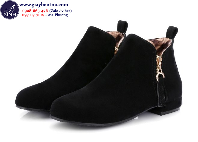 Giày boot nữ đế bệt màu đen cao 2.5cm với dây kéo 2 bên mẫu giày đặc biệt tiện lợi khi đi du lịch!