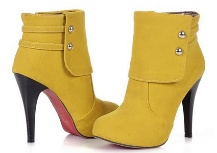 Giày boot nữ cá tính và sành điệu màu vàng