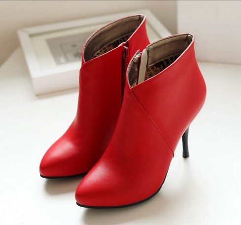 Đa màu sắc luôn tạo được sự thu hút khi mua giày boot nữ