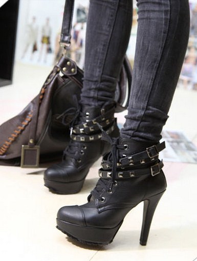 Phong cách cá tính với giày boot nữ quai ngang!