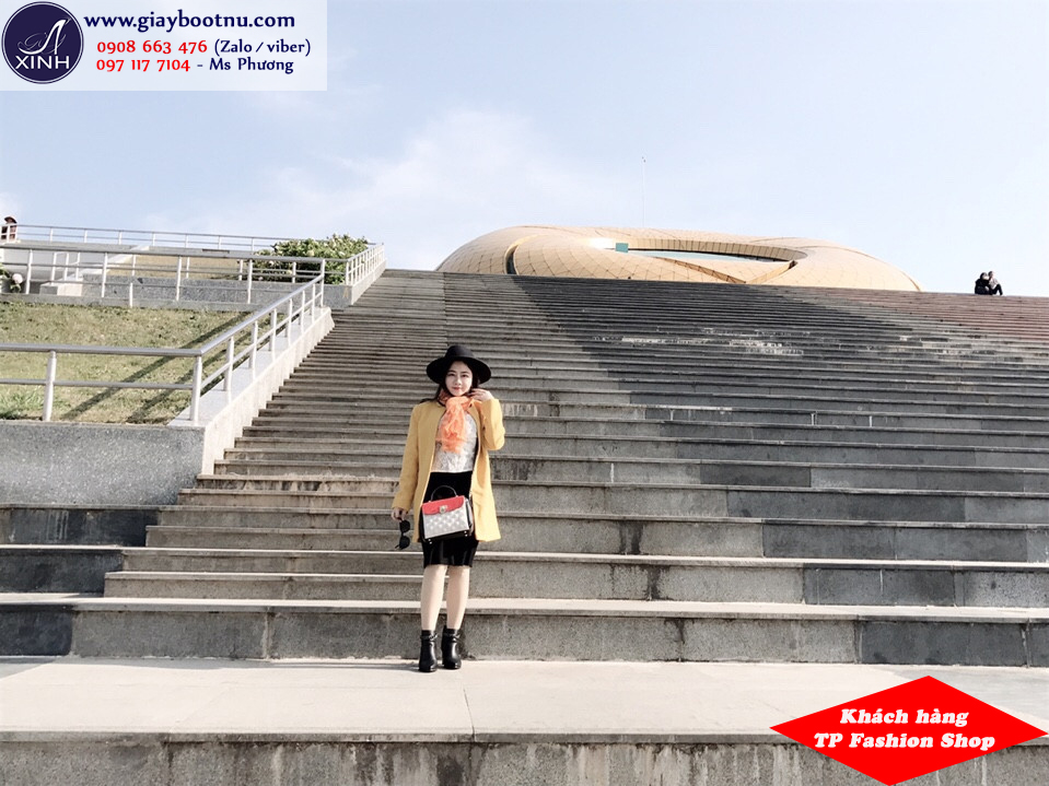 Ngân ấm áp và thờ thượng với phong cách thời trang Hàn Quốc với áo Măng tô và giày boot nữ cổ ngắn!