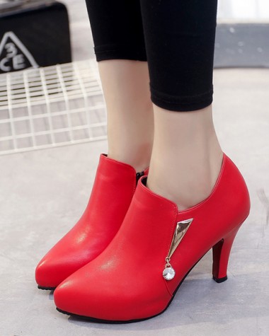 Boot nữ cổ sâu sành điệu màu đỏ GBN17902
