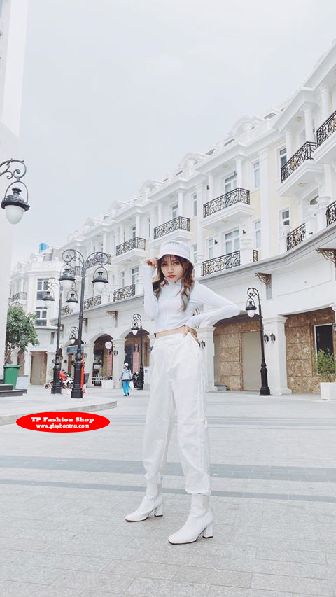 Nhàn xuất xắc với nguyên set trắng kết hợp cùng boot cổ lửng mũi vuông GBN0802 Nhàn xuất xắc với nguyên set trắng kết hợp cùng boot cổ lửng mũi vuông GBN0802