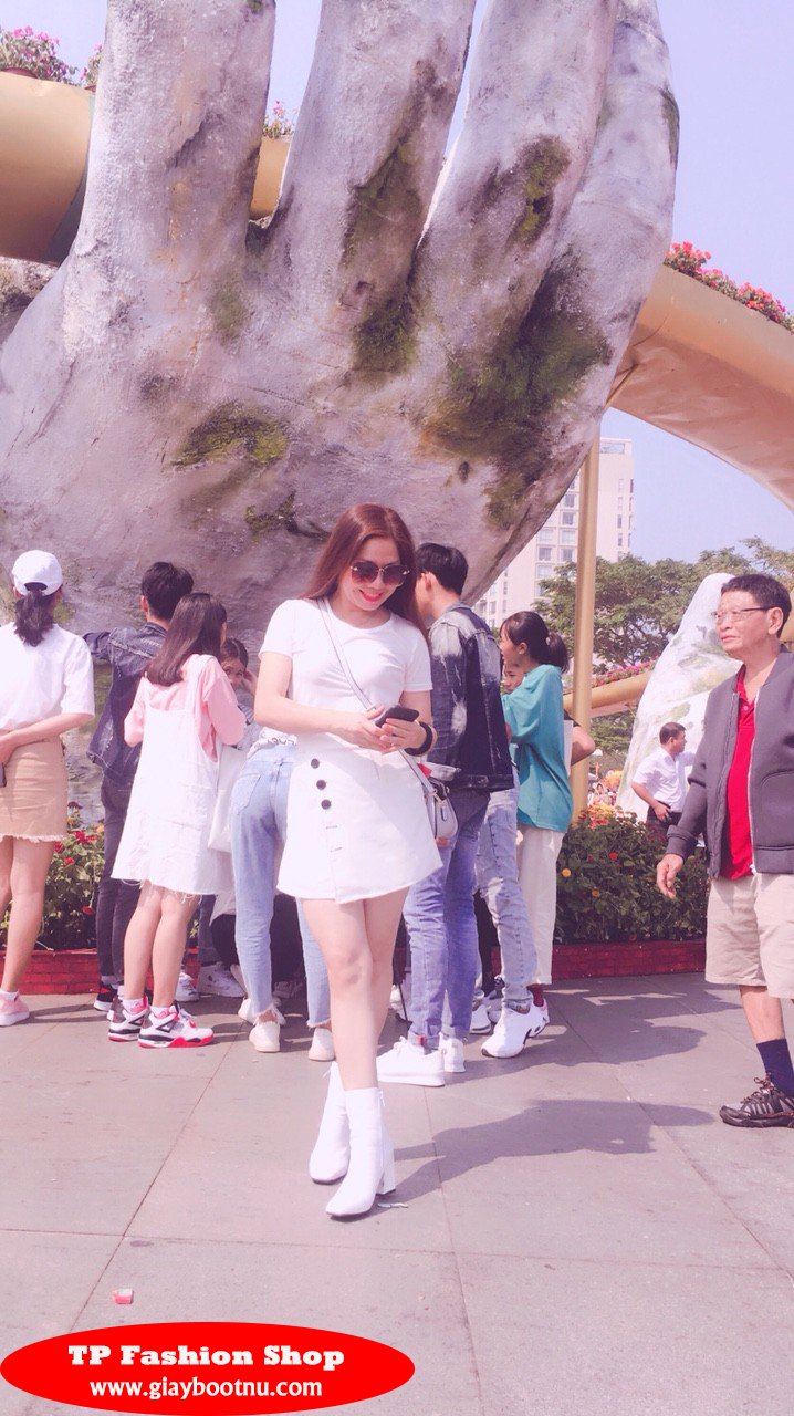 Chị Thuý Hạnh feedback về boot trắng GBN0802: " Chị nhận được rồi, ưng ý lắm em". Chị Thuý Hạnh feedback về boot trắng GBN0802: " Chị nhận được rồi, ưng ý lắm em".