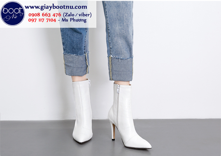 Giày boot cổ lững mũi nhọn và gót nhọn màu trắng chất liệu da PU hiện đại!