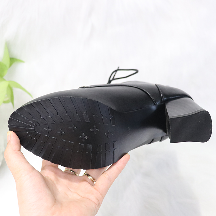 Boot nữ cổ ngắn đế vuông sành điệu êm chân GBN132 Boot nữ cổ ngắn đế vuông sành điệu êm chân GBN132