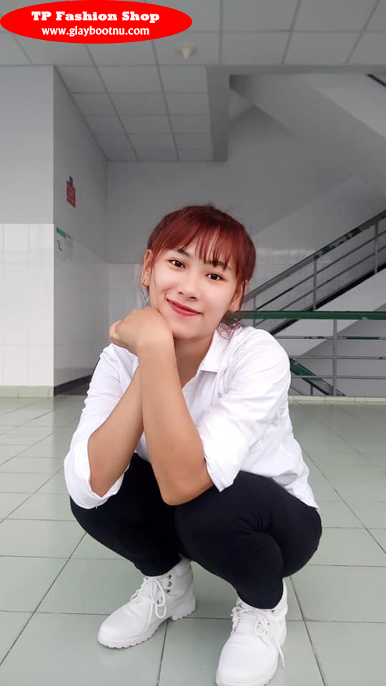 Phương Linh năng động và trẻ trung với giày boot martin màu trắng GBN18503 Phương Linh năng động và trẻ trung với giày boot martin màu trắng GBN18503