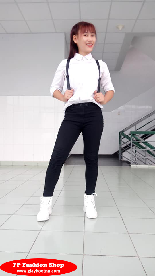 Phương Linh năng động và trẻ trung với giày boot martin màu trắng GBN18503 Phương Linh năng động và trẻ trung với giày boot martin màu trắng GBN18503