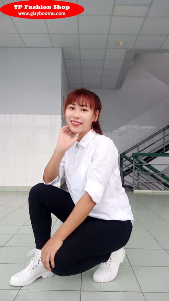 Phương Linh năng động và trẻ trung với giày boot martin màu trắng GBN18503 Phương Linh năng động và trẻ trung với giày boot martin màu trắng GBN18503