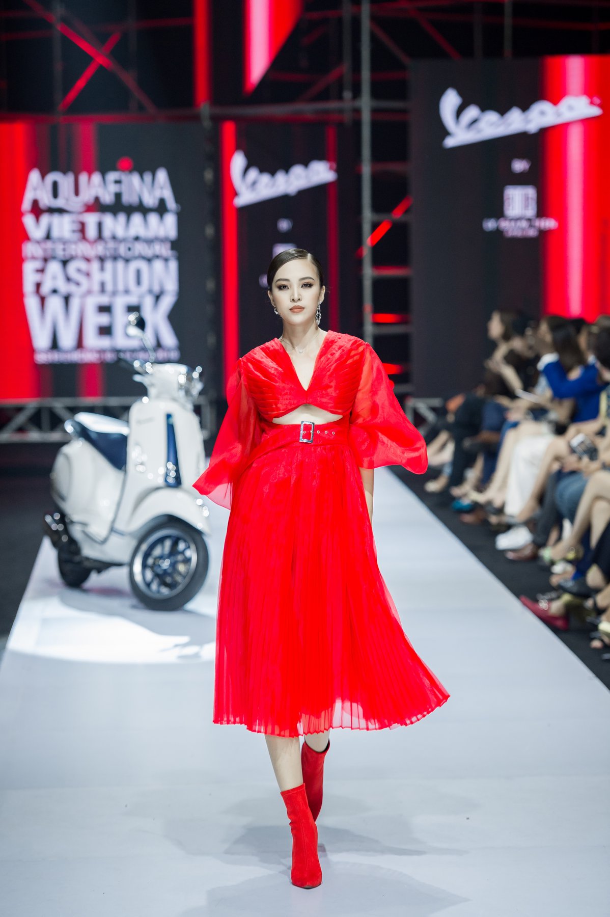 Boot tất cổ lửng da lộn sành điệu màu đỏ GBN19003 Boot tất cổ lửng da lộn sành điệu màu đỏ GBN19003