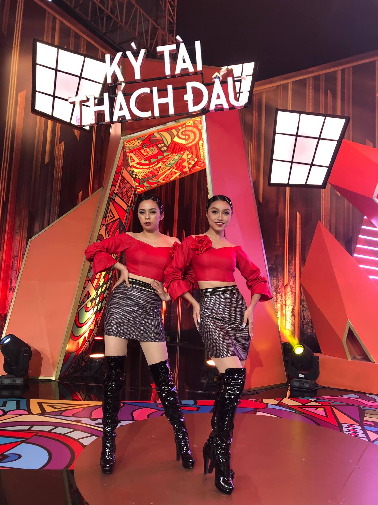 Giày boot nữ cổ cao da bóng đen hiện đại GCC3301 Giày boot nữ cổ cao da bóng đen hiện đại GCC3301