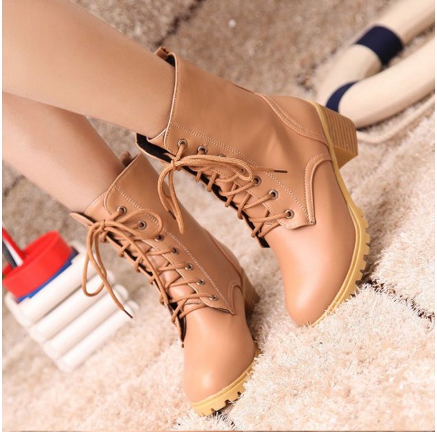 Giày boot nữ màu da đế trệt cổ ngắn xinh xắn sành điệu Giày boot nữ màu da đế trệt cổ ngắn xinh xắn sành điệu