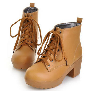 Giày boot nữ đế bằng cá tính Giày boot nữ đế bằng cá tính