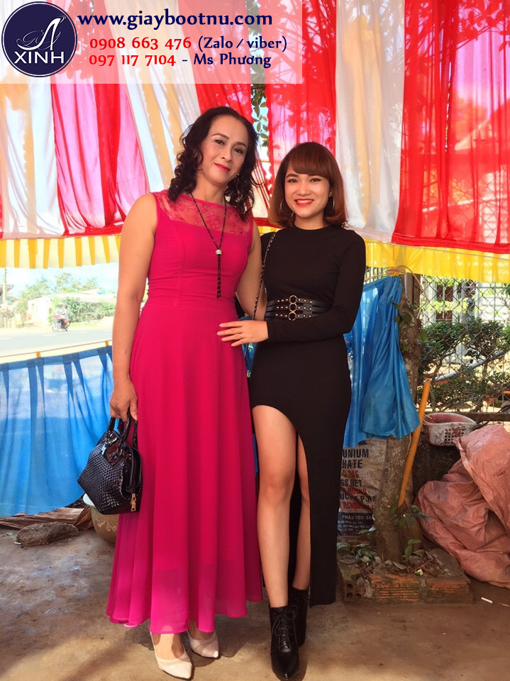 Giày boot nữ phong cách Tây Âu cổ ngắn góp phần làm nên phong cách hiện địa và sang trọng cho bạn Công Thành! Giày boot nữ phong cách Tây Âu cổ ngắn góp phần làm nên phong cách hiện địa và sang trọng cho bạn Công Thành!