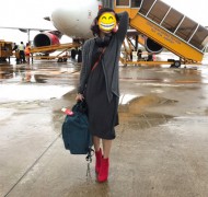 Chị Minh Hy với phong cách thời trang cực kỳ sành điệu cùng giày boot nữ cổ ngắn màu đỏ GBN5804