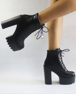 Boot nữ đế vuông 14cm màu đen MANG NHẸ- CHẮC CHẮN- TÔN DÁNG GBN19201 Boot nữ đế vuông 14cm màu đen MANG NHẸ- CHẮC CHẮN- TÔN DÁNG GBN19201